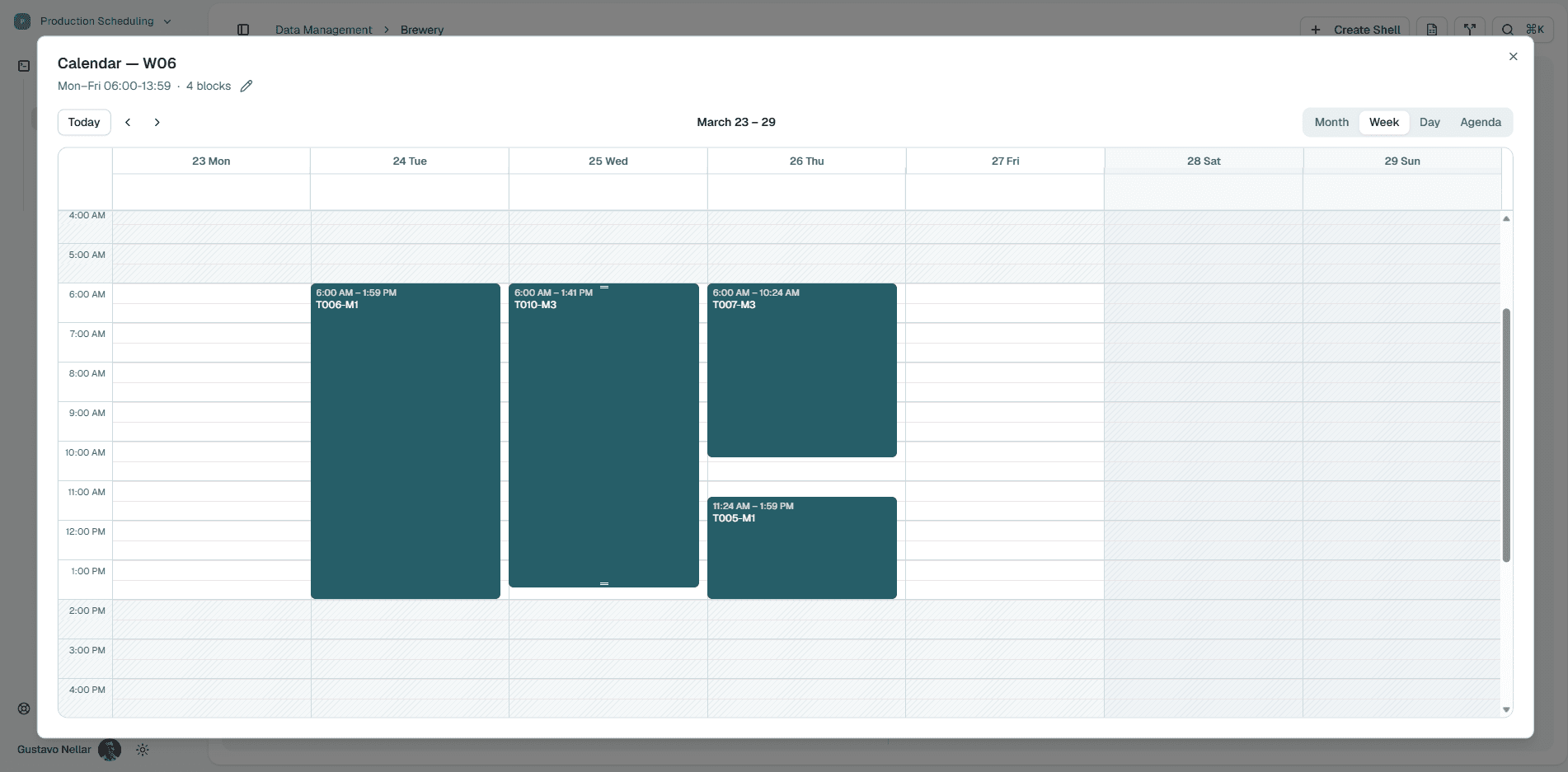 Enquant calendar view showing machine availability and a scheduled production run